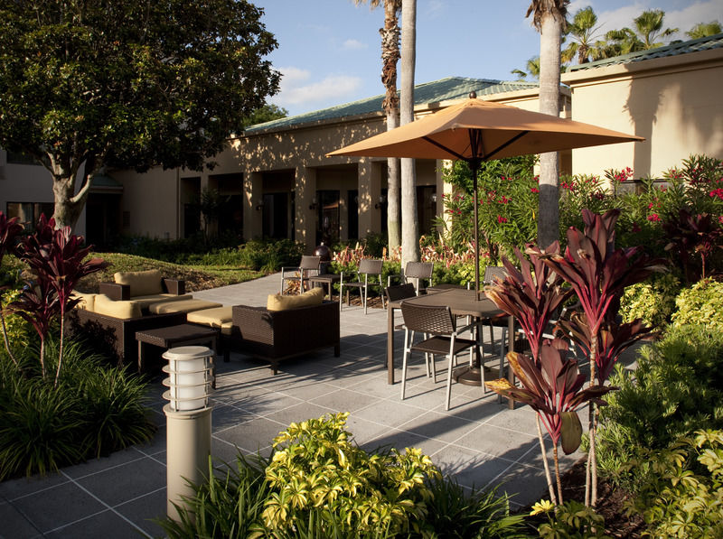 Courtyard By Marriott Orlando Airport Hotel Exterior photo